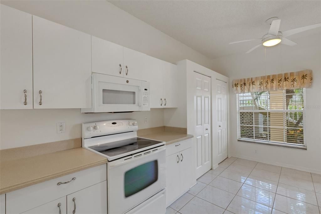 For Sale: $214,750 (2 beds, 2 baths, 1193 Square Feet)