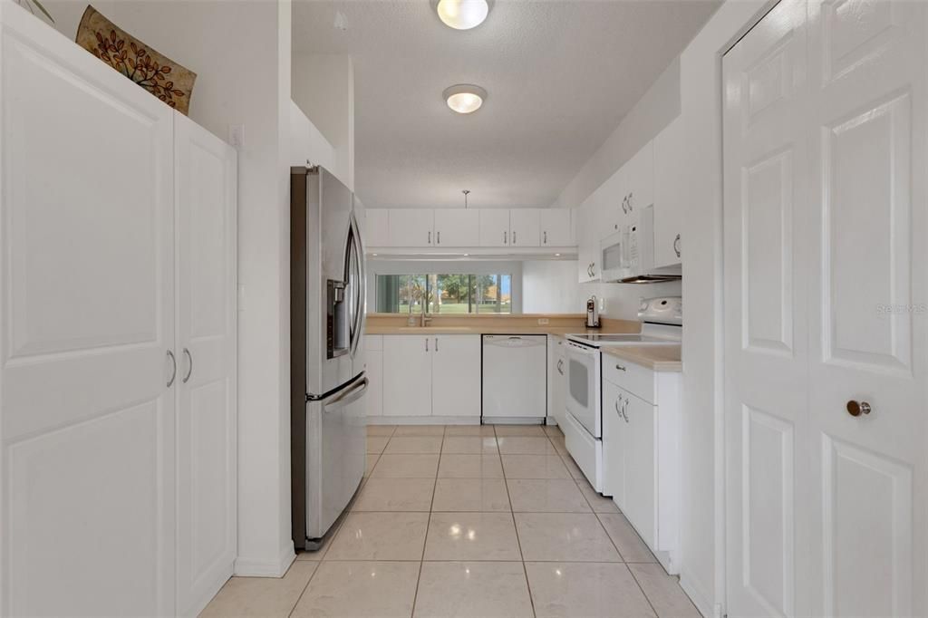 For Sale: $214,750 (2 beds, 2 baths, 1193 Square Feet)