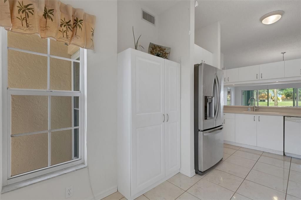 For Sale: $214,750 (2 beds, 2 baths, 1193 Square Feet)