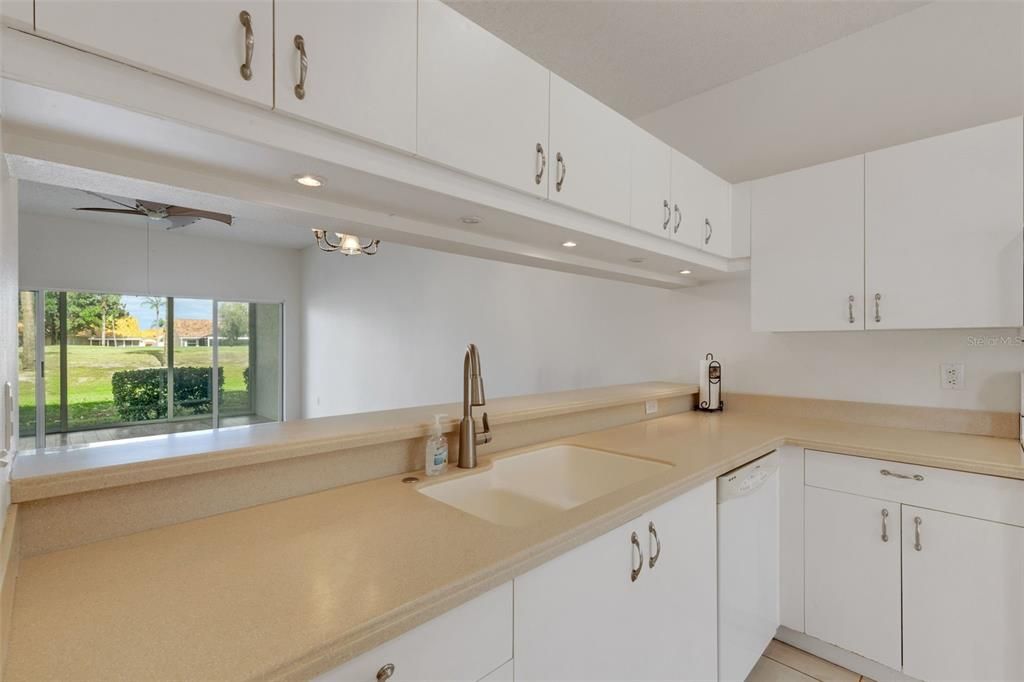 For Sale: $214,750 (2 beds, 2 baths, 1193 Square Feet)