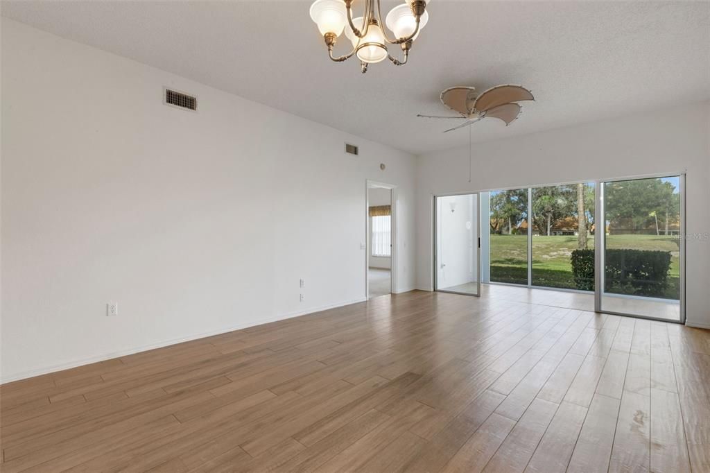 For Sale: $214,750 (2 beds, 2 baths, 1193 Square Feet)