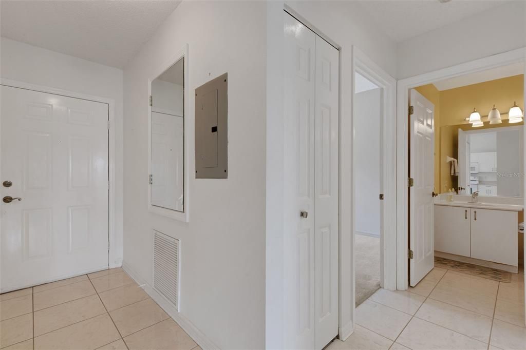 For Sale: $214,750 (2 beds, 2 baths, 1193 Square Feet)