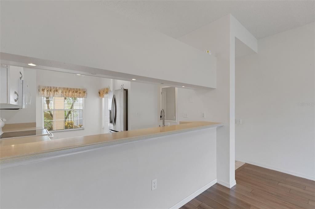 For Sale: $214,750 (2 beds, 2 baths, 1193 Square Feet)
