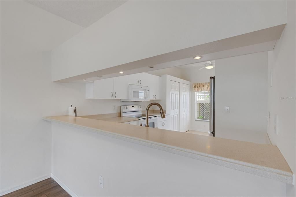 For Sale: $214,750 (2 beds, 2 baths, 1193 Square Feet)