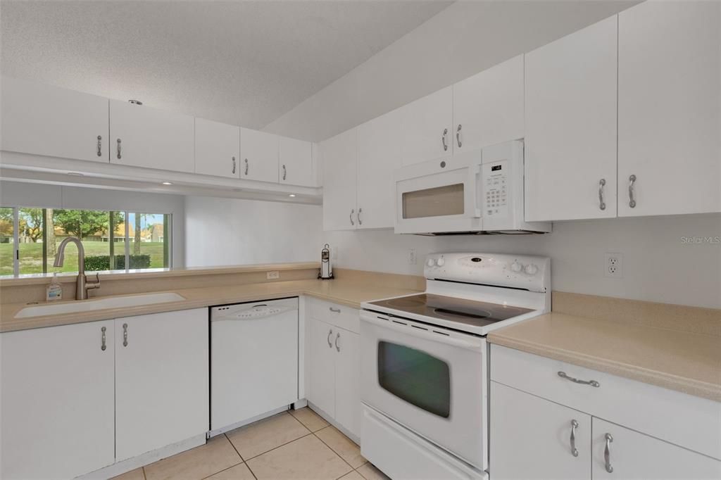 For Sale: $214,750 (2 beds, 2 baths, 1193 Square Feet)