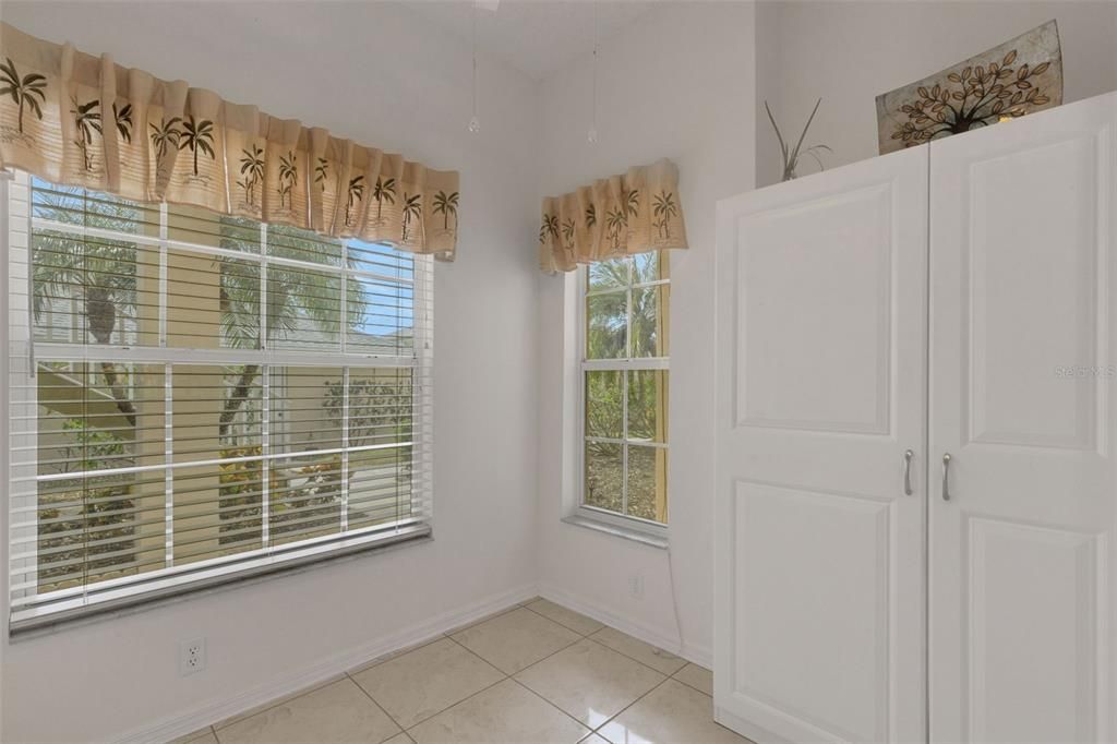 For Sale: $214,750 (2 beds, 2 baths, 1193 Square Feet)