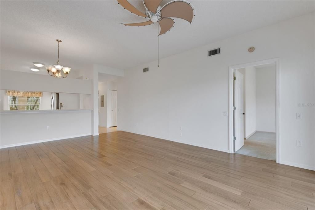 For Sale: $214,750 (2 beds, 2 baths, 1193 Square Feet)