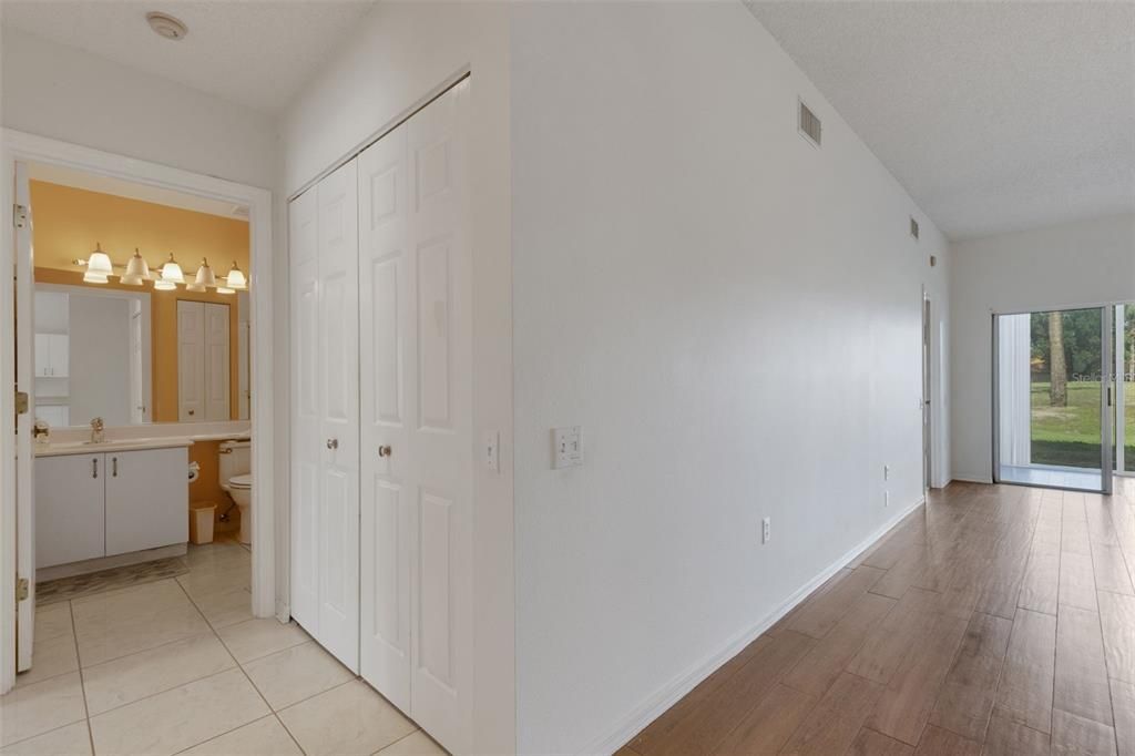 For Sale: $214,750 (2 beds, 2 baths, 1193 Square Feet)