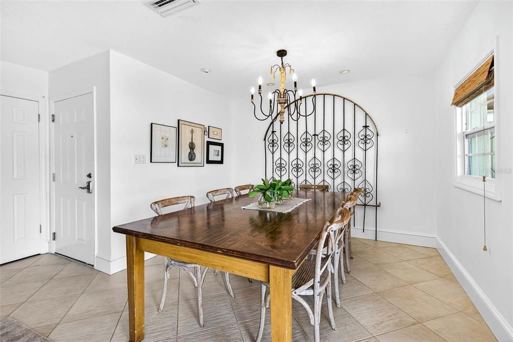 En Venta: $349,999 (2 camas, 1 baños, 912 Pies cuadrados)