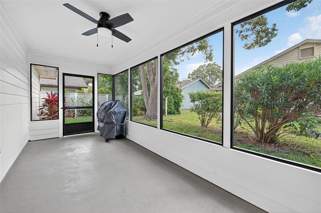 На продажу: $300,000 (2 спален, 2 ванн, 1700 Квадратных фут)