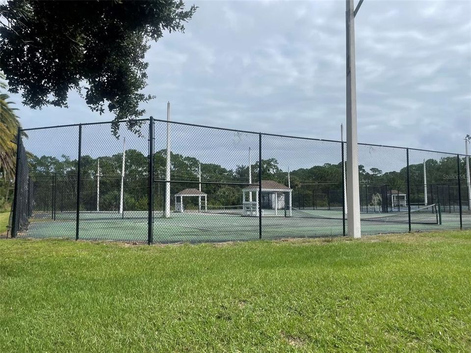 На продажу: $300,000 (2 спален, 2 ванн, 1700 Квадратных фут)