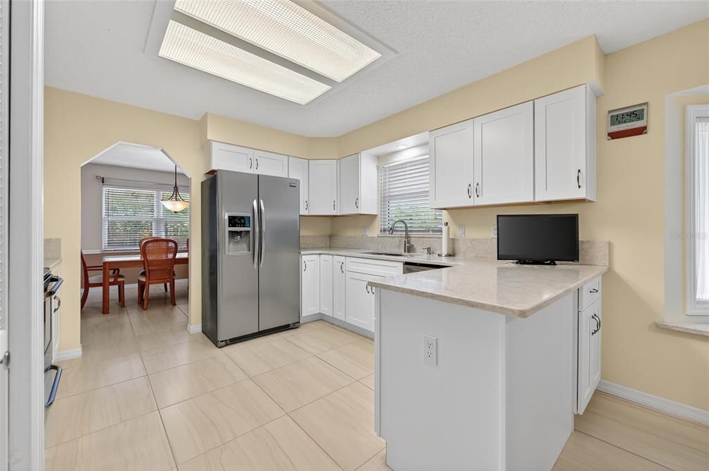 На продажу: $300,000 (2 спален, 2 ванн, 1700 Квадратных фут)