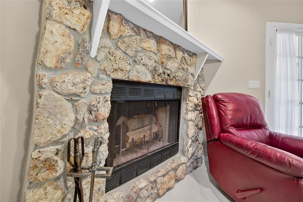 На продажу: $300,000 (2 спален, 2 ванн, 1700 Квадратных фут)