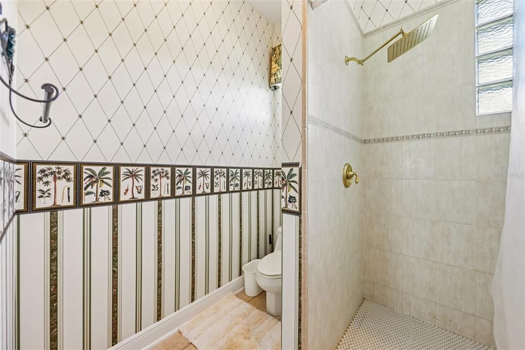 合同活跃: $775,000 (4 贝兹, 3 浴室, 3296 平方英尺)