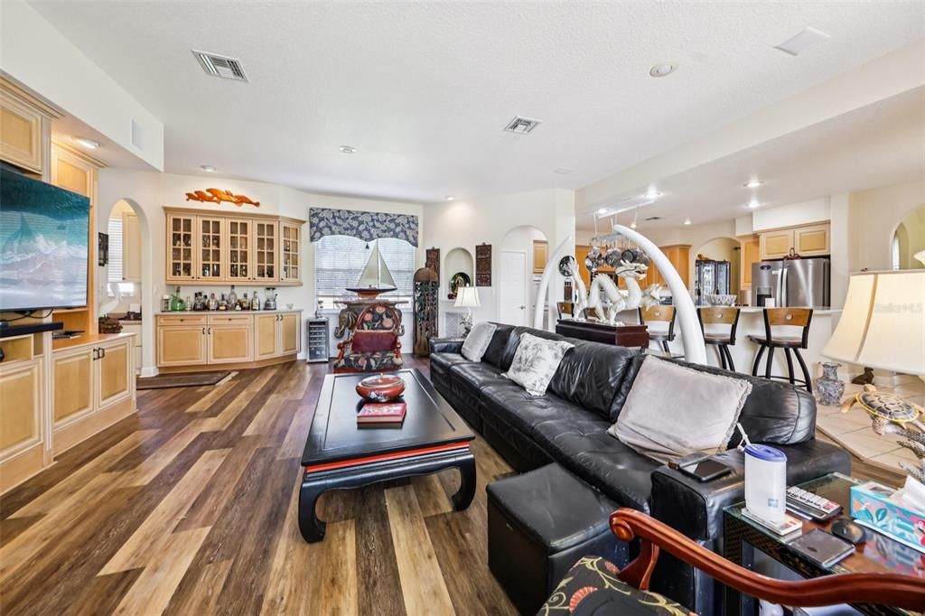 合同活跃: $775,000 (4 贝兹, 3 浴室, 3296 平方英尺)