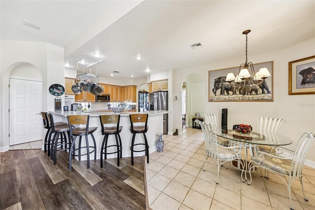 合同活跃: $775,000 (4 贝兹, 3 浴室, 3296 平方英尺)