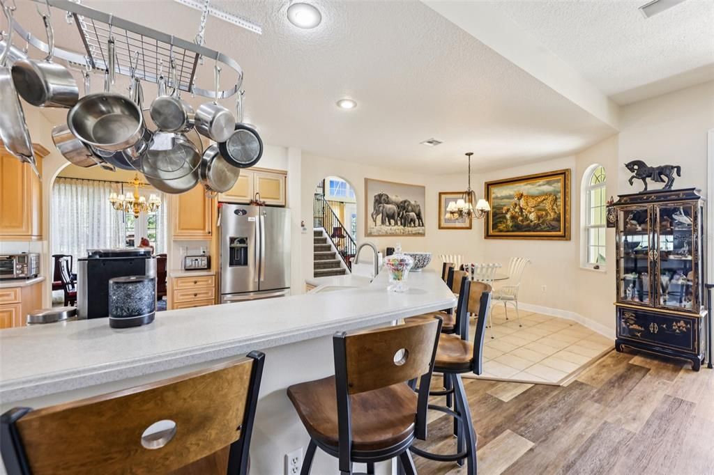 合同活跃: $775,000 (4 贝兹, 3 浴室, 3296 平方英尺)