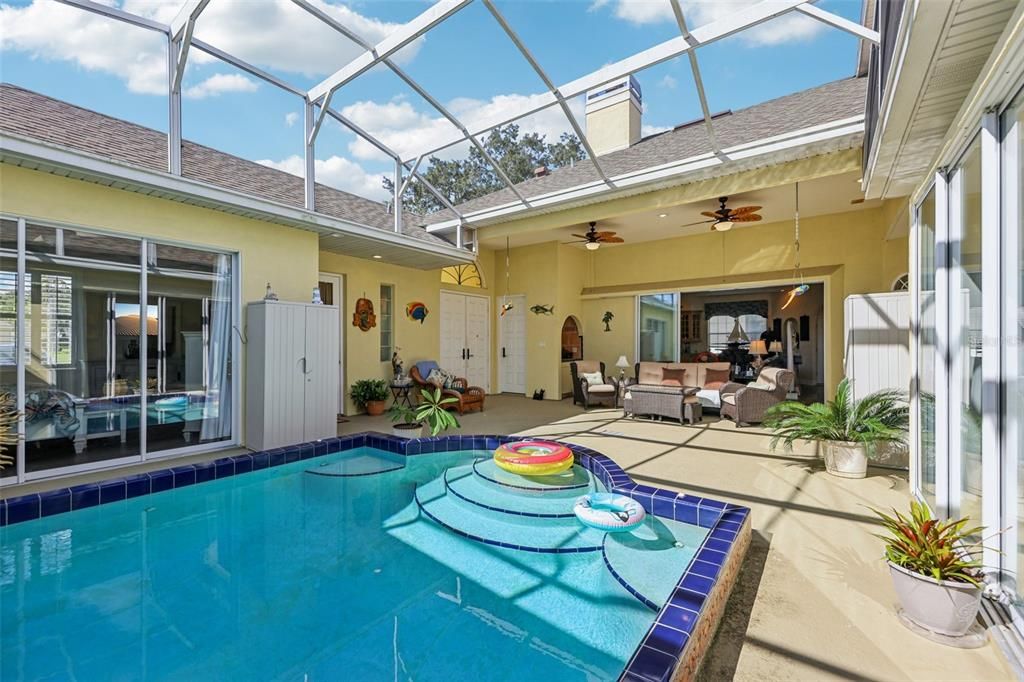 合同活跃: $775,000 (4 贝兹, 3 浴室, 3296 平方英尺)