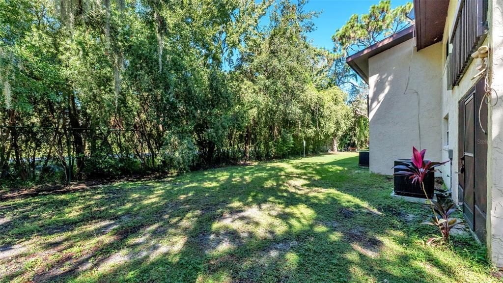 For Sale: $122,000 (2 beds, 1 baths, 840 Square Feet)