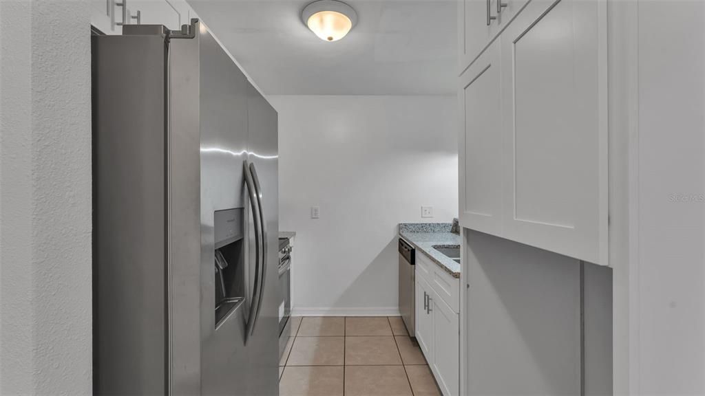 For Sale: $122,000 (2 beds, 1 baths, 840 Square Feet)