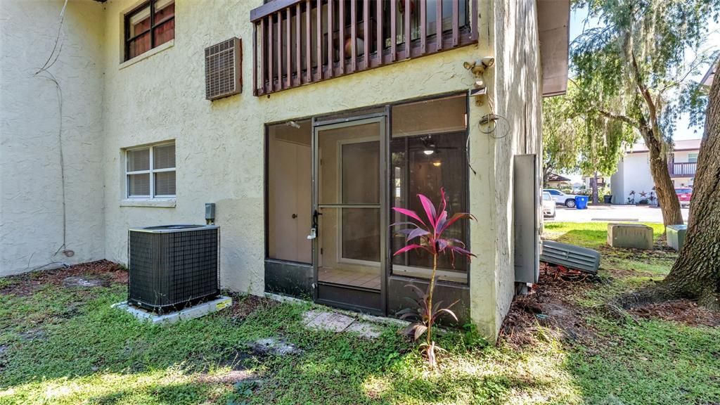 For Sale: $122,000 (2 beds, 1 baths, 840 Square Feet)