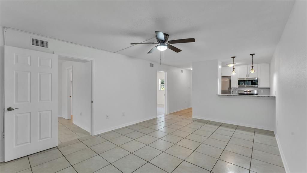 For Sale: $122,000 (2 beds, 1 baths, 840 Square Feet)