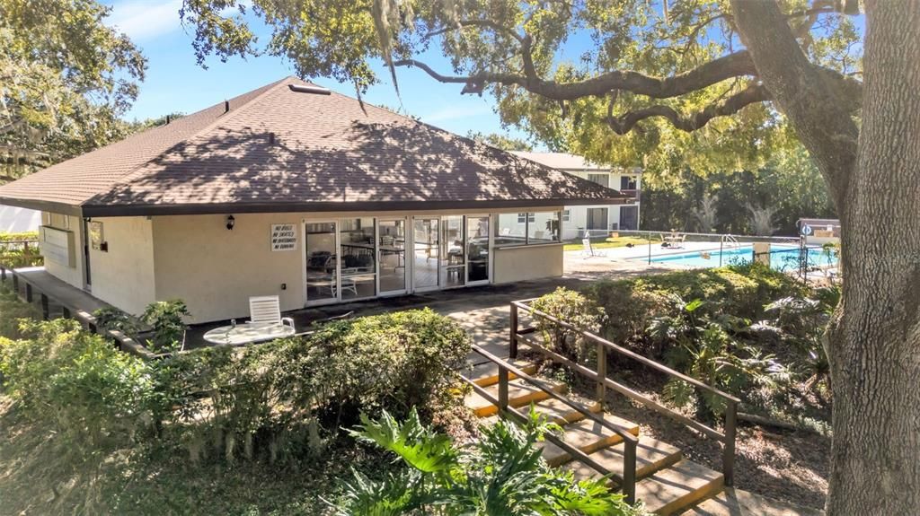 For Sale: $122,000 (2 beds, 1 baths, 840 Square Feet)