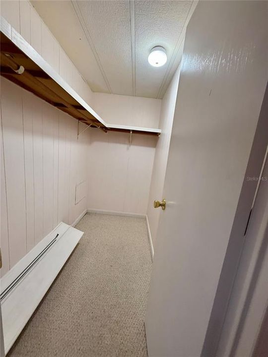 Active With Contract: $129,900 (2 beds, 2 baths, 960 Square Feet)