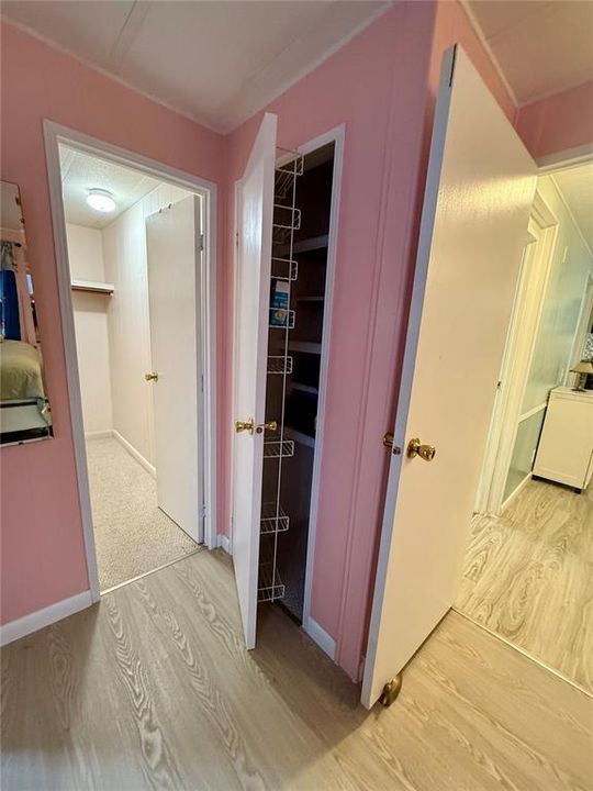 Active With Contract: $129,900 (2 beds, 2 baths, 960 Square Feet)