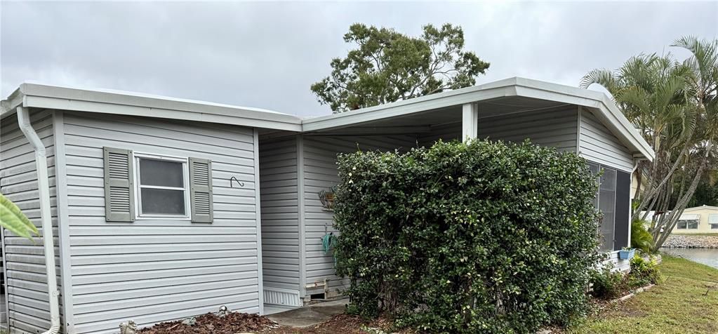 Active With Contract: $129,900 (2 beds, 2 baths, 960 Square Feet)