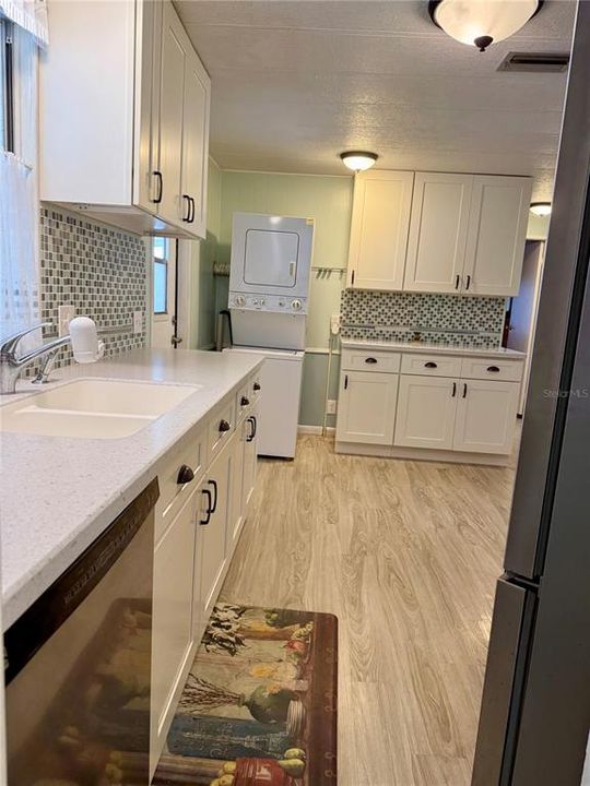 Active With Contract: $129,900 (2 beds, 2 baths, 960 Square Feet)