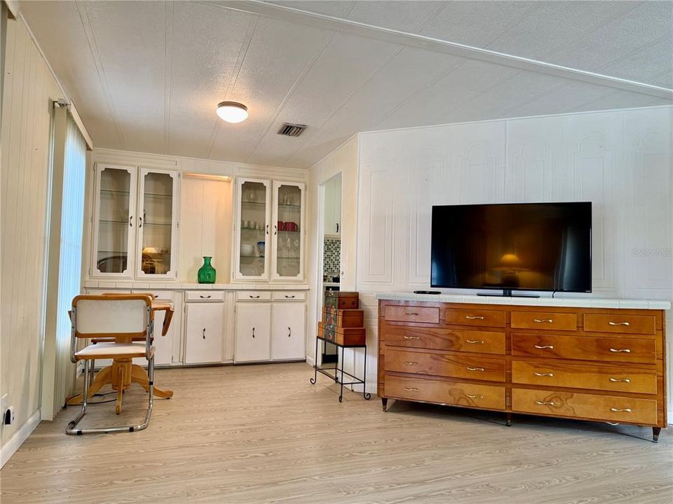 Active With Contract: $129,900 (2 beds, 2 baths, 960 Square Feet)