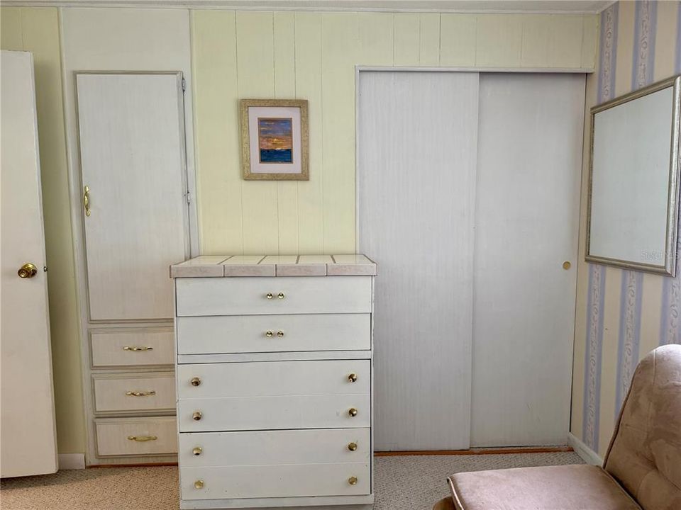 Active With Contract: $129,900 (2 beds, 2 baths, 960 Square Feet)