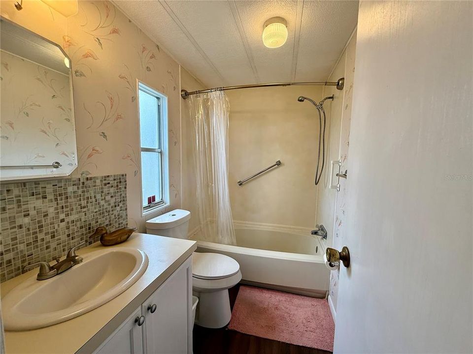 Active With Contract: $129,900 (2 beds, 2 baths, 960 Square Feet)