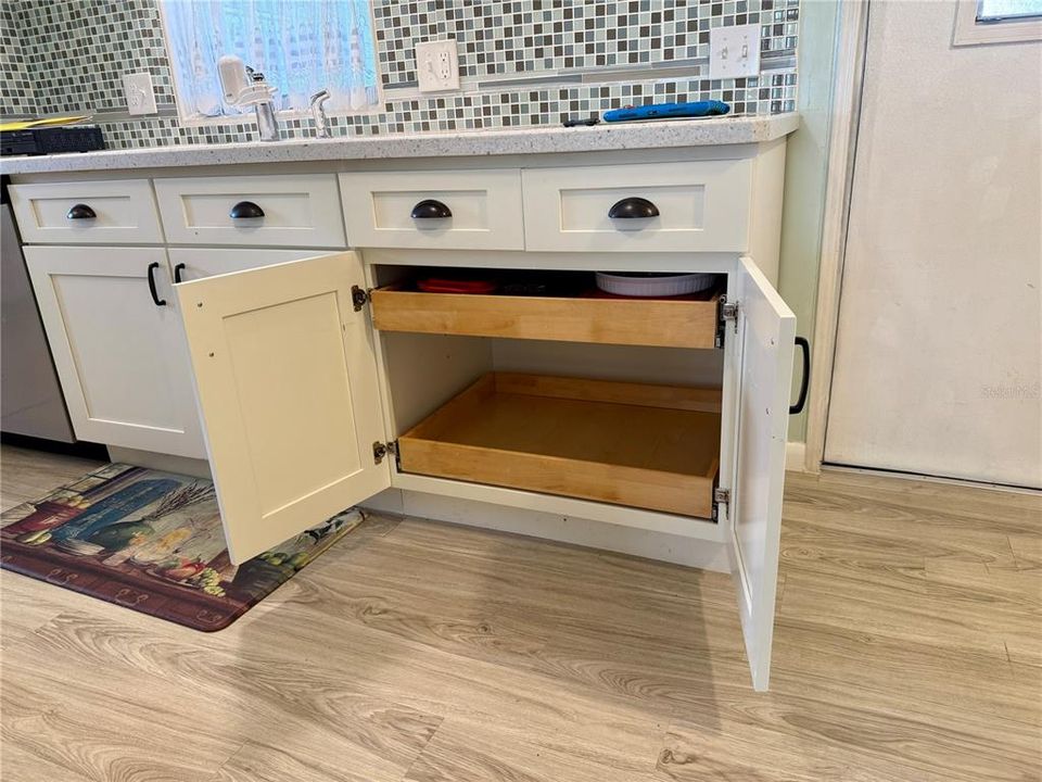 Active With Contract: $129,900 (2 beds, 2 baths, 960 Square Feet)