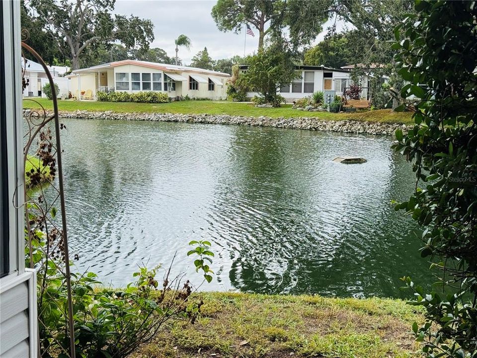 Active With Contract: $129,900 (2 beds, 2 baths, 960 Square Feet)