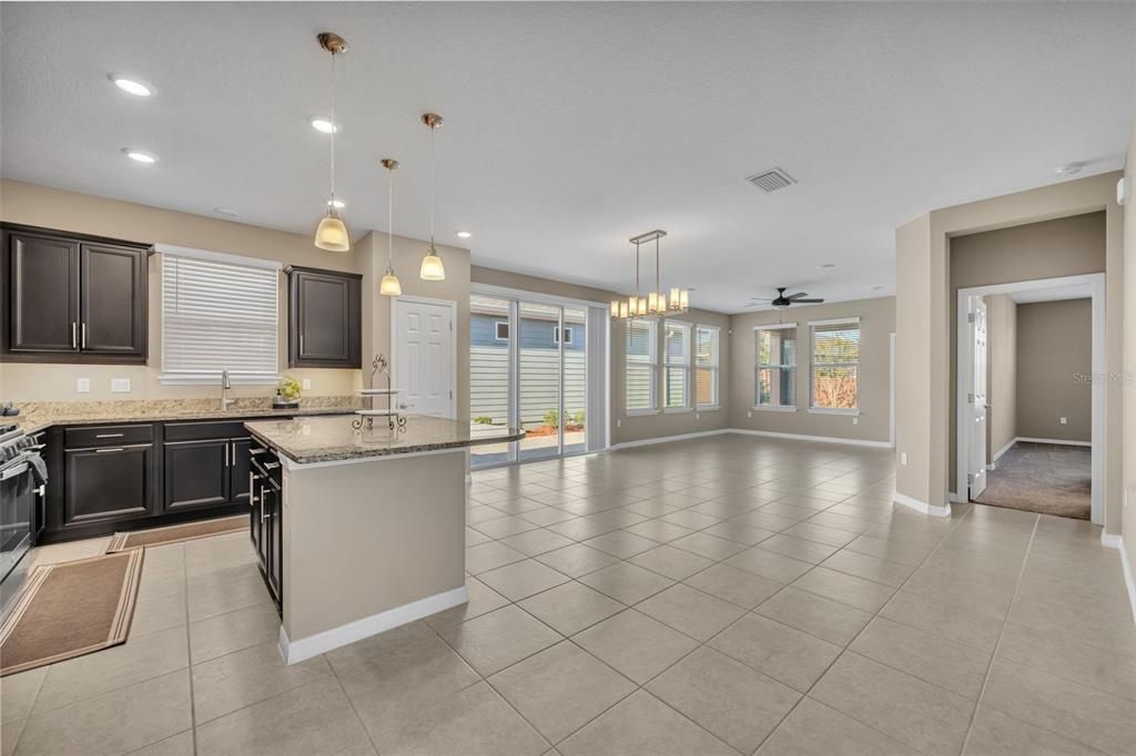 For Sale: $323,000 (2 beds, 2 baths, 1568 Square Feet)