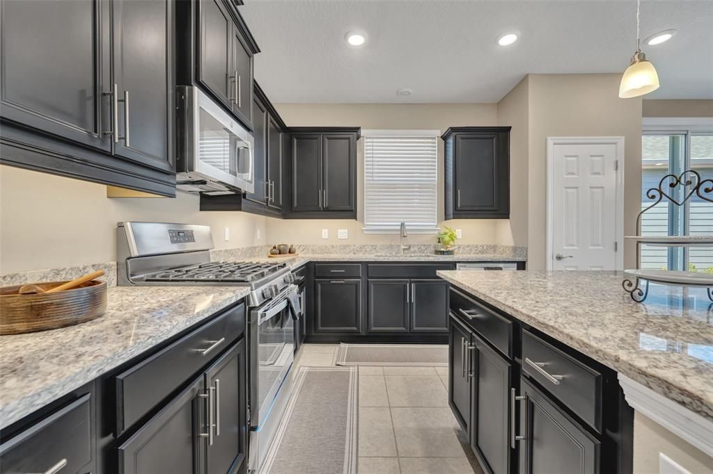 For Sale: $323,000 (2 beds, 2 baths, 1568 Square Feet)