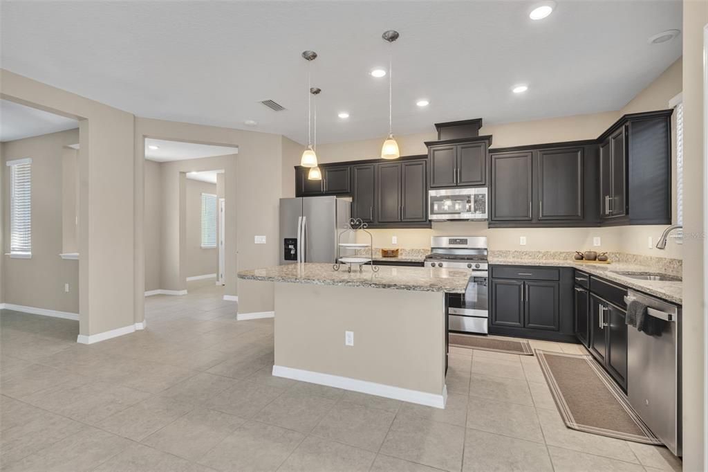 For Sale: $323,000 (2 beds, 2 baths, 1568 Square Feet)