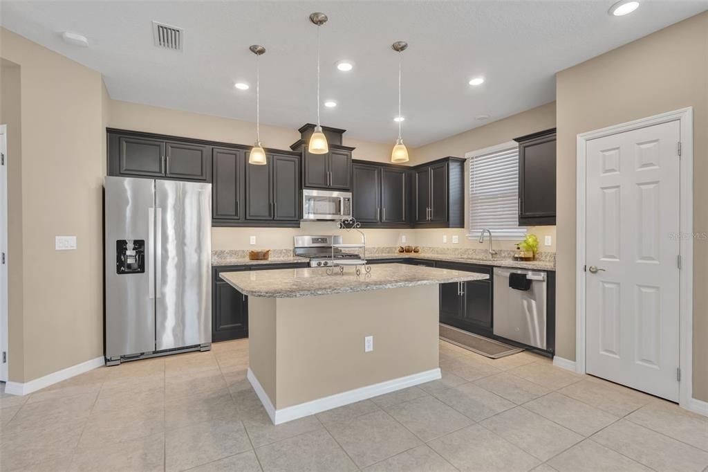 For Sale: $323,000 (2 beds, 2 baths, 1568 Square Feet)