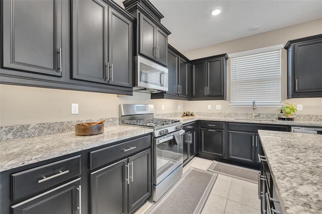 For Sale: $323,000 (2 beds, 2 baths, 1568 Square Feet)