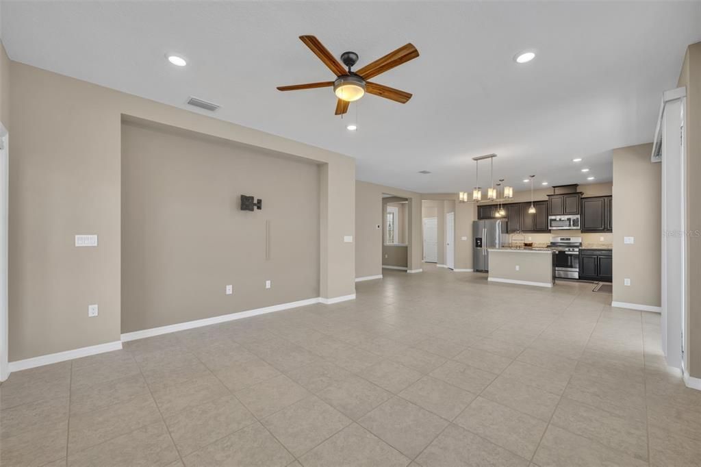 For Sale: $323,000 (2 beds, 2 baths, 1568 Square Feet)