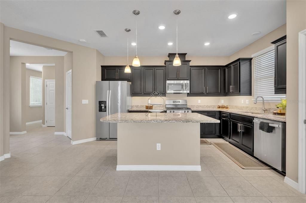 For Sale: $323,000 (2 beds, 2 baths, 1568 Square Feet)