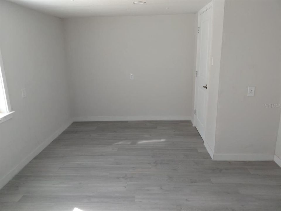 待售: $140,000 (4 贝兹, 2 浴室, 960 平方英尺)