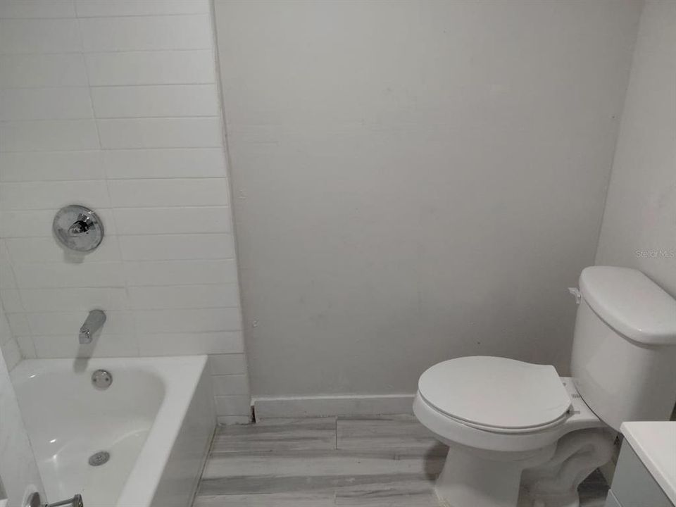 待售: $140,000 (4 贝兹, 2 浴室, 960 平方英尺)