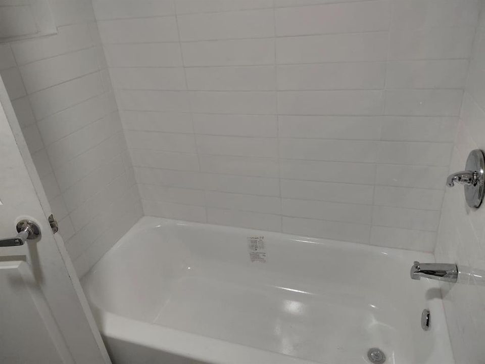 待售: $140,000 (4 贝兹, 2 浴室, 960 平方英尺)