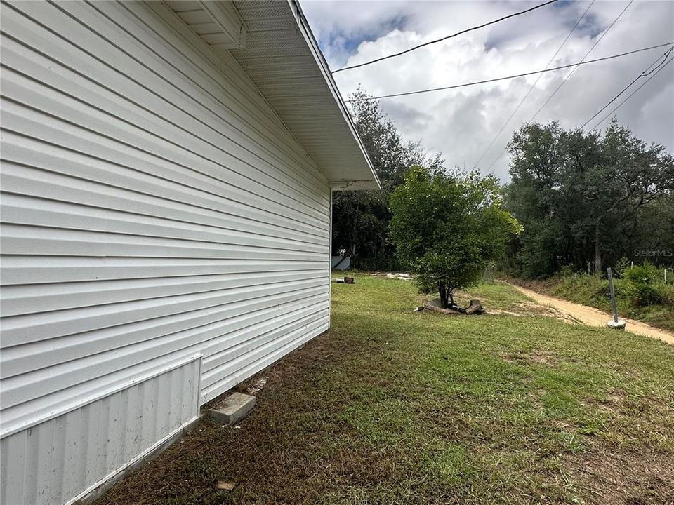 待售: $140,000 (4 贝兹, 2 浴室, 960 平方英尺)