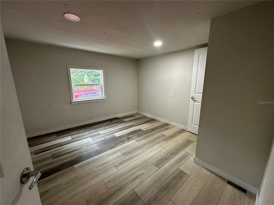 待售: $140,000 (4 贝兹, 2 浴室, 960 平方英尺)