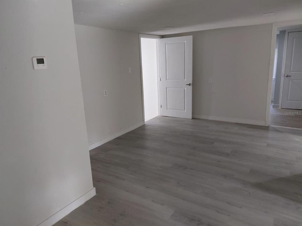 待售: $140,000 (4 贝兹, 2 浴室, 960 平方英尺)