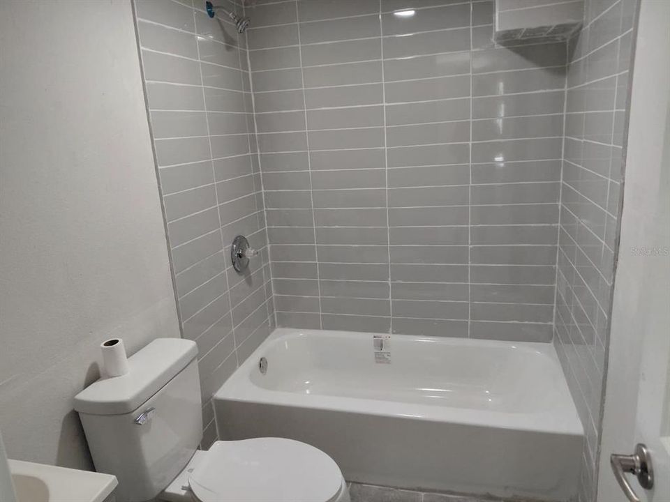 待售: $140,000 (4 贝兹, 2 浴室, 960 平方英尺)